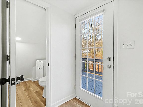 4th image of 655 Ridgecrest Dr