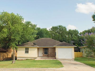 137 Oak River Dr, Cedar Creek, TX, 78612