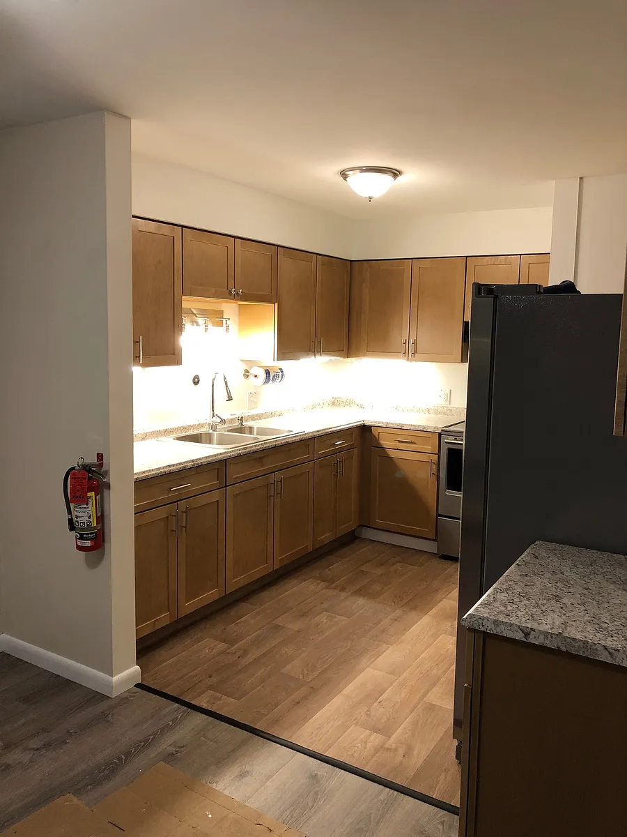 Building Photo - 4344 W Bancroft St #3