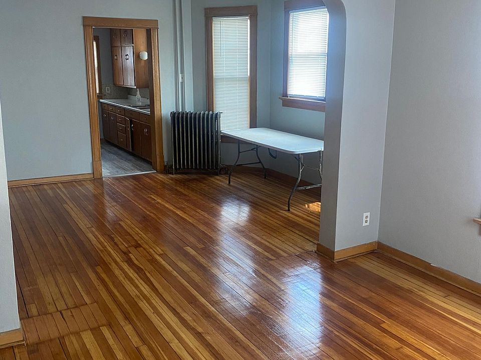1st image of 906 E Ave NW