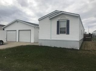 3956 Blue Bell Dr, Minot, ND 58701