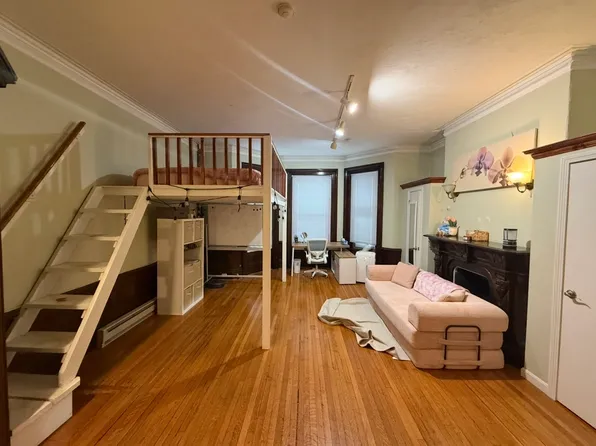 379 Beacon St APT 1R, Boston, MA 02116