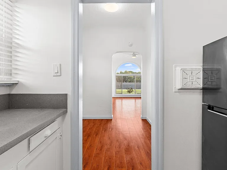 1115 E Broadway — Photo 16