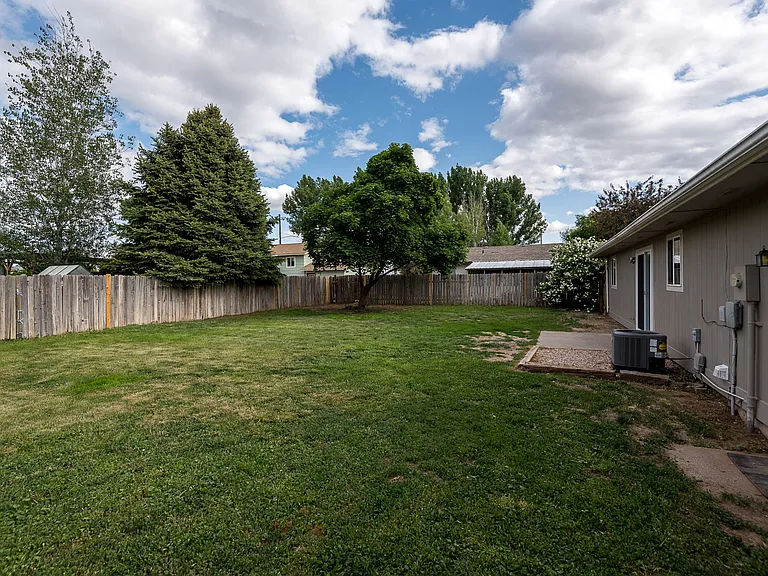 1406 Burton Ave — Photo 2