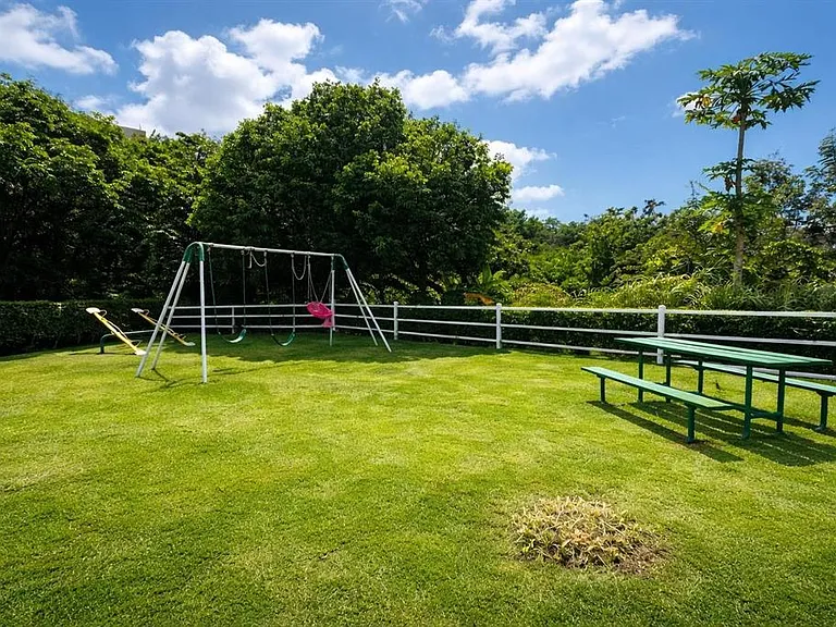 CARACOLES BUILDING Cond Hillside Village — Photo 16