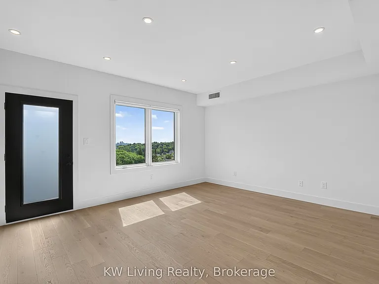 484 Westmount Ave — Photo 15