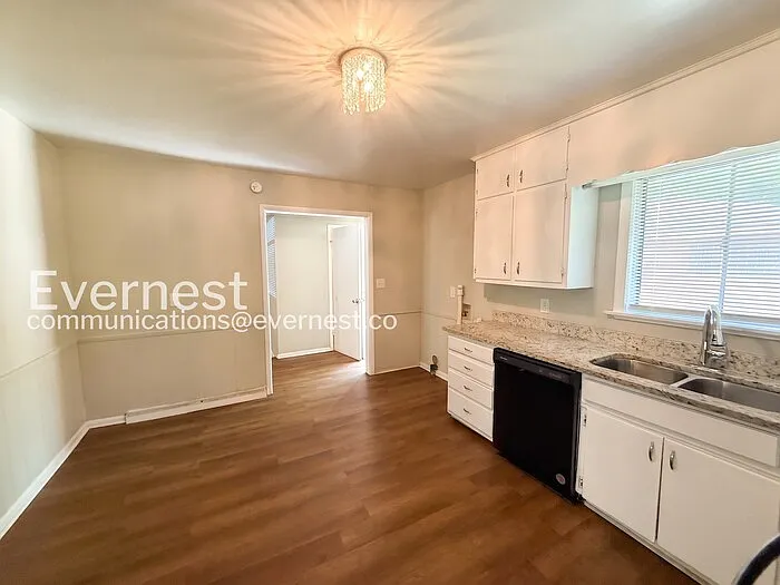 9825 Maple Ln — Photo 6