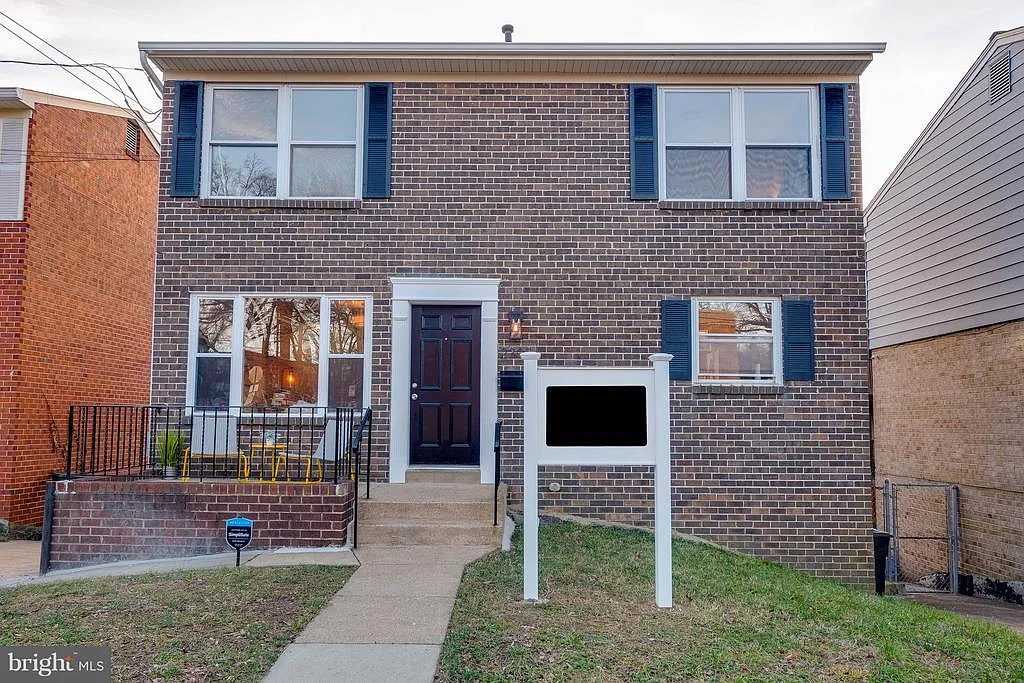 2305 Wagner St SE photo 1
