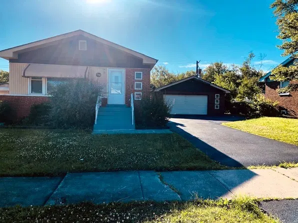 511 N Manchester Dr, Chicago Heights, IL 60411