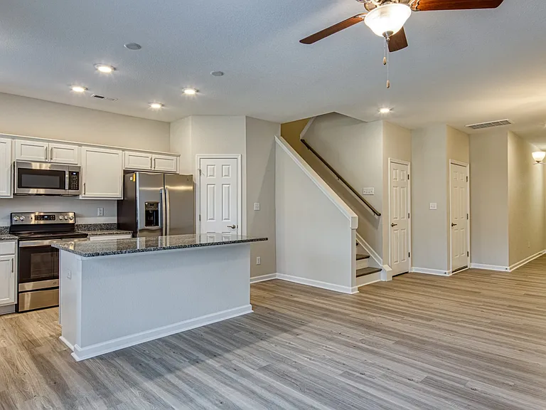 Hillpoint Preserve Townhome Apartments — Photo 24