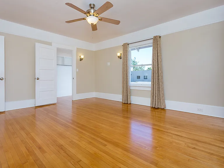 3425 Albatross St — Photo 8