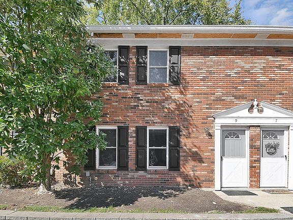 2nd image of 9 Queens Ct #9