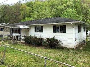6 Sunday Ln, West Hamlin, WV 25571