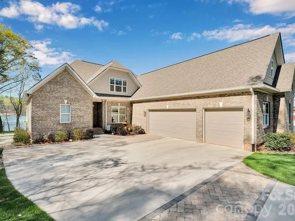 8318 Normandy Rd, Denver, NC 28037