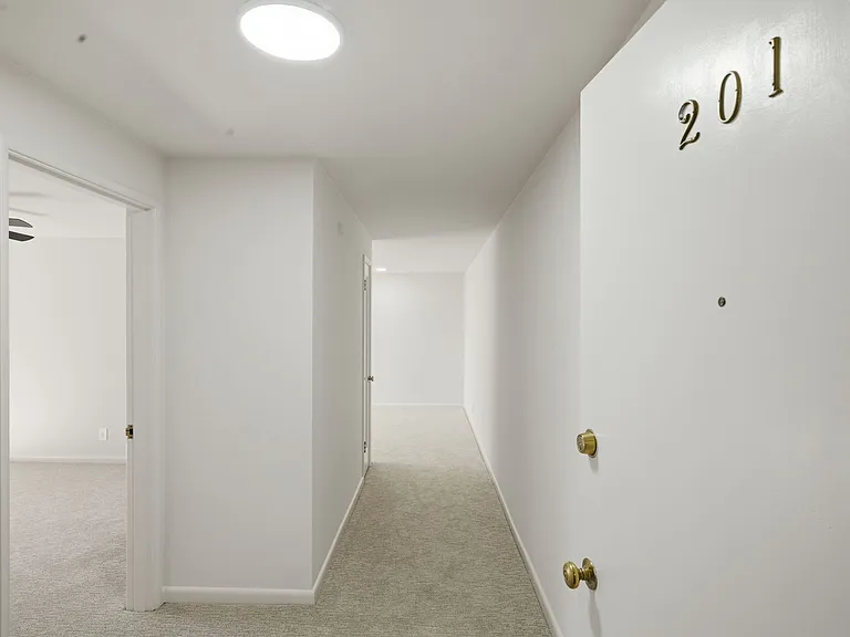 The Highland Arms Apartments — Photo 20