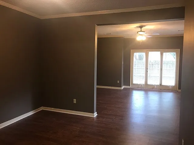 725 Walnut Woods Cv N — Photo 3