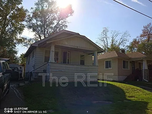 1023 Barrie Ave Photo 1