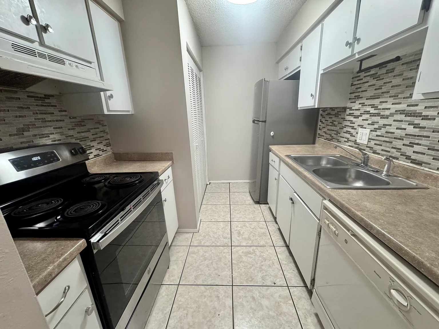 2 bed, 975 sqft, $1,495 — Photo 2