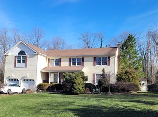17 Village Green Ct, Middletown, NJ 07748