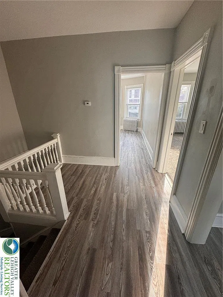 3 bed, 1.0 bath, 1200 sqft, $1,750 — Photo 3