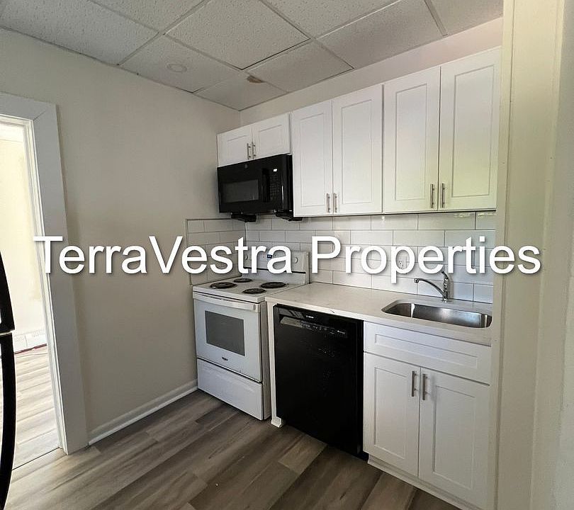 1st image of 143 S 2nd St APT 2