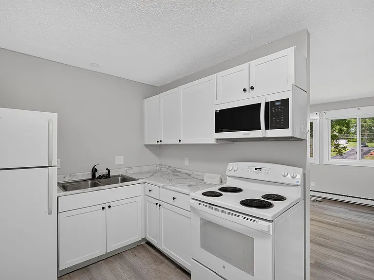 2bed 1 bath Unit in quiet Clive location — Photo 12