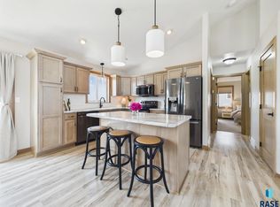 7509 E 49th St, Sioux Falls, SD 57110