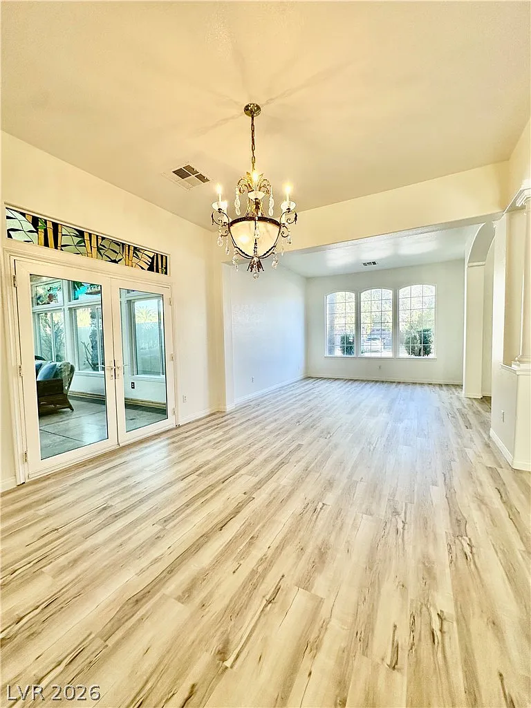 Building Photo - 253 White Willow Ave