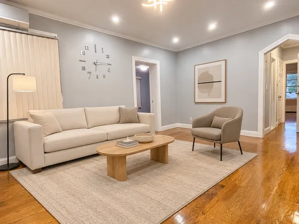 3223 Utopia Pkwy, Flushing, NY 11358