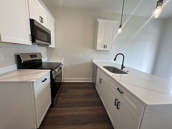5th image of 531 Charleston Cove Way