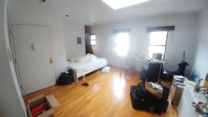 Rented by Downtown Mgt & Realty LLC | media 8