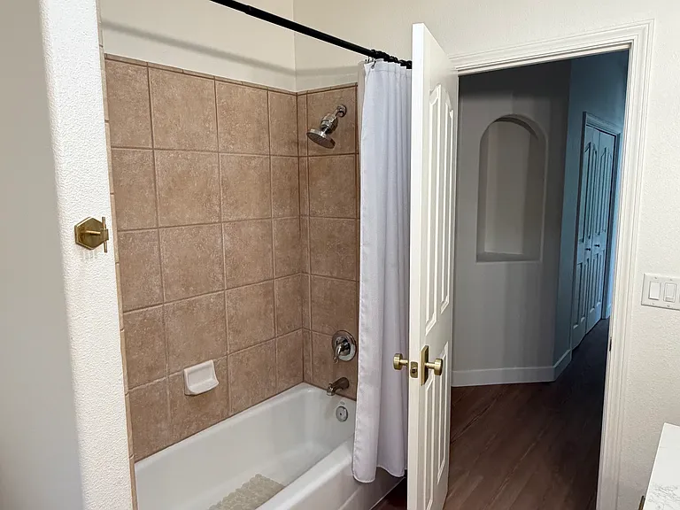 1555 Taylor Ln — Photo 11