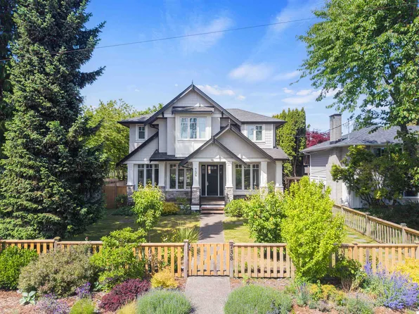 738 E 13th St, North Vancouver, BC V7L 2M7