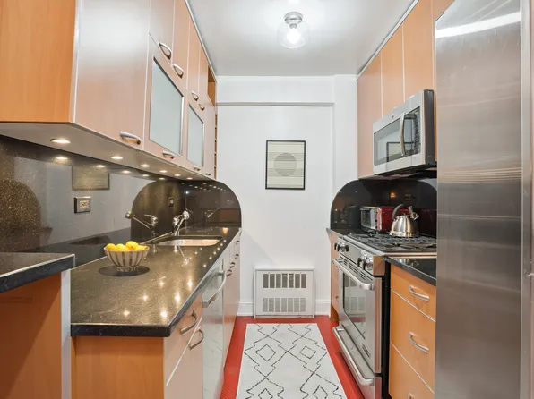 520 East 76th Street image 3 of 9