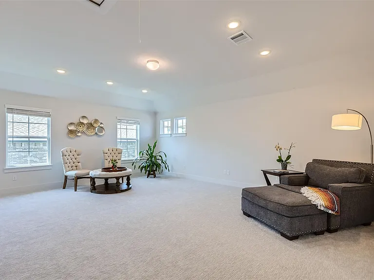 704 Palamos Dr — Photo 32