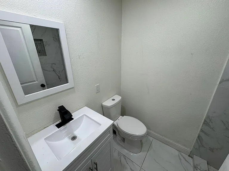 2301 Scott St — Photo 12
