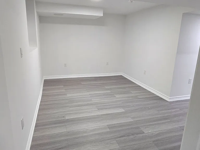 36 Crombie St — Photo 5
