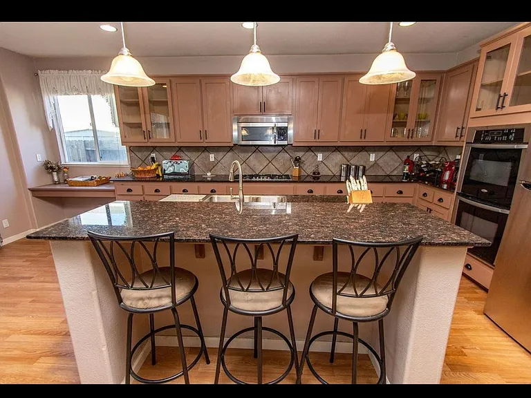 1209 Sweet Pea Dr — Photo 2