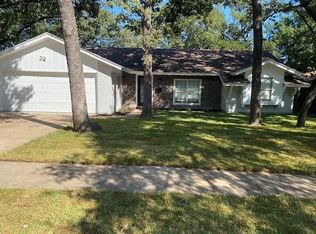 1521 Canterbury Cir, Fort Worth, TX 76112