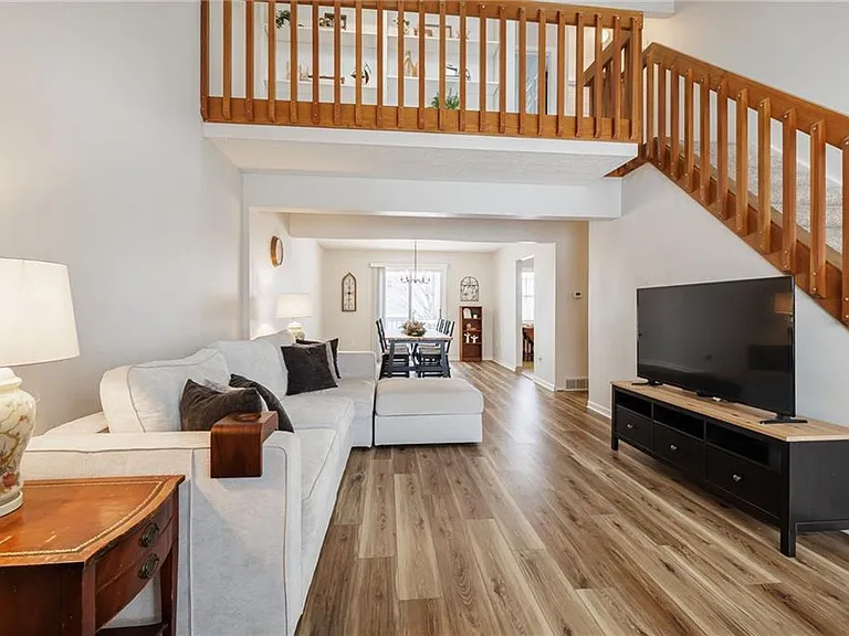6316 Bentley Dr — Photo 5