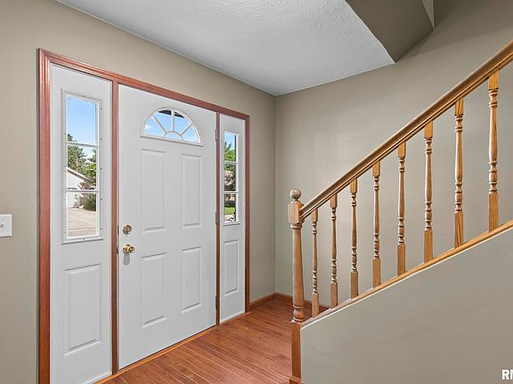 2nd image of 117 Hoelting St