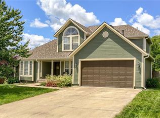 12431 Live Oak Cir, Peculiar, MO 64078