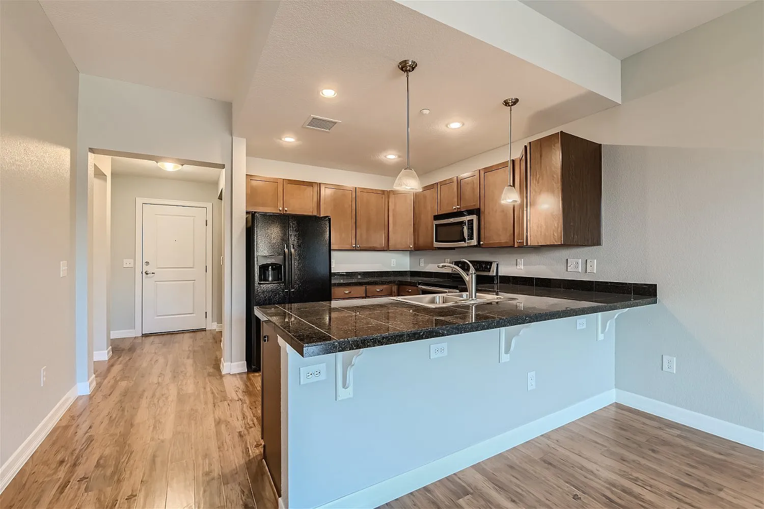 1 bed, 932 sqft, $2,200 — Photo 4