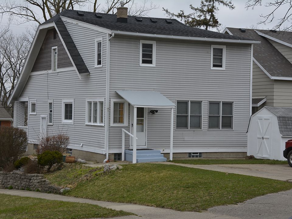 1st image of 850 Emerald Ave NE