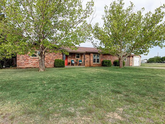 4th image of 610 Mesquite Dr