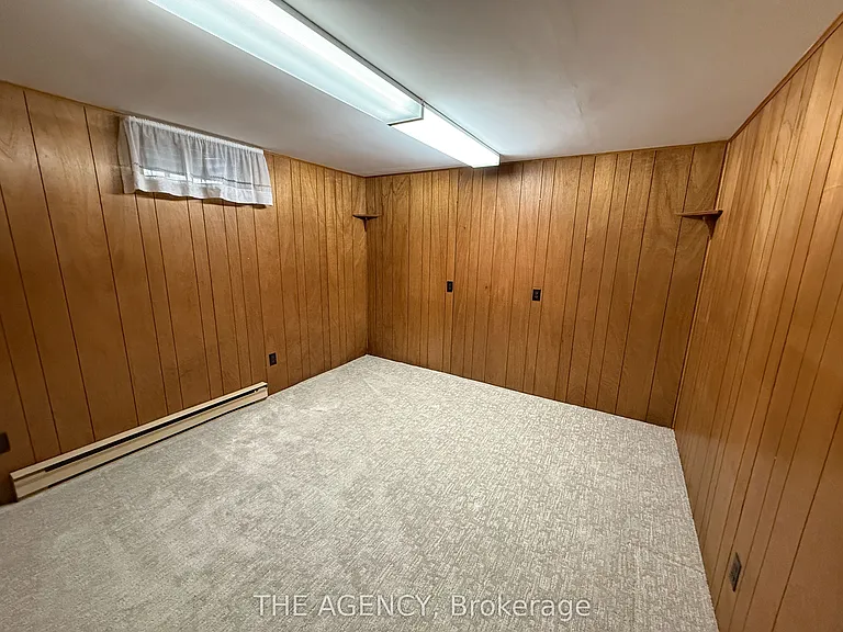 323 Waratah Ave — Photo 38