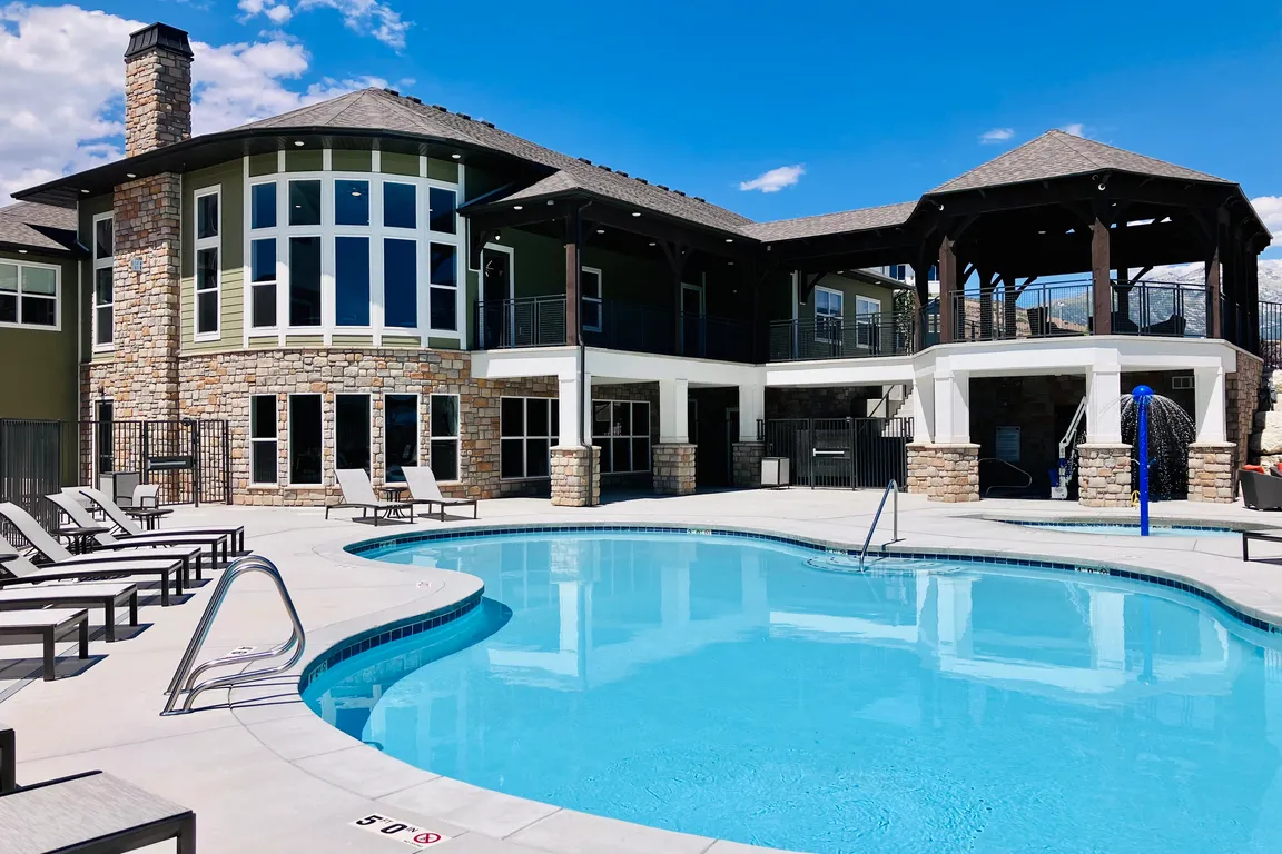 Clubhouse - Pool