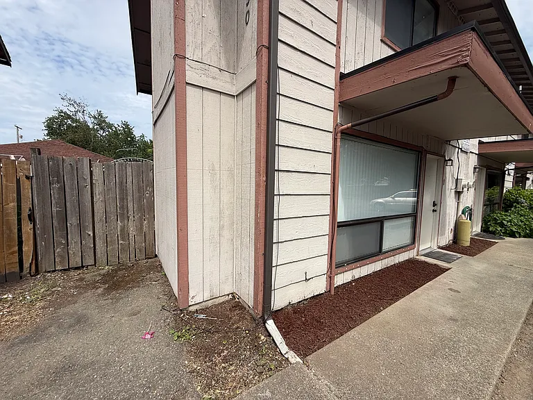 2330 I St NE #1 — Photo 8