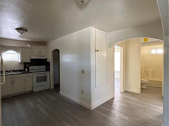 4th image of 401 N Bethel St