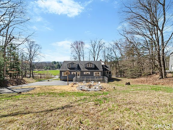2nd image of 440 Roxbury Road